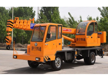 Xe cẩu bánh lốp 6T, STSQ6A
