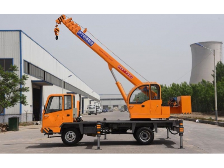 Xe cẩu bánh lốp 6T, STSQ6A