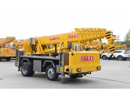 Xe cẩu bánh lốp 6T, STSQ6D