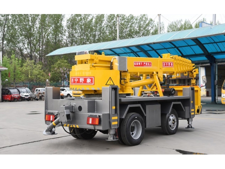 Xe cẩu bánh lốp 6T, STSQ6D