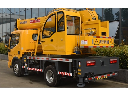 Xe cần cẩu 5T