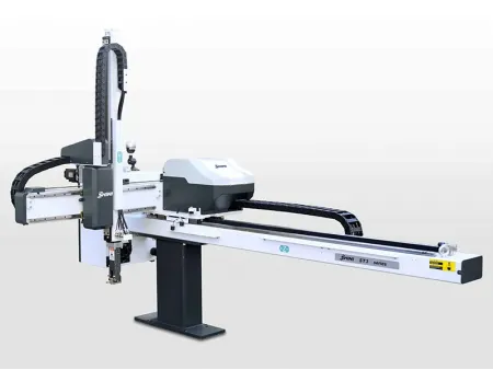 Robot dùng cho máy ép nhựa ba trục