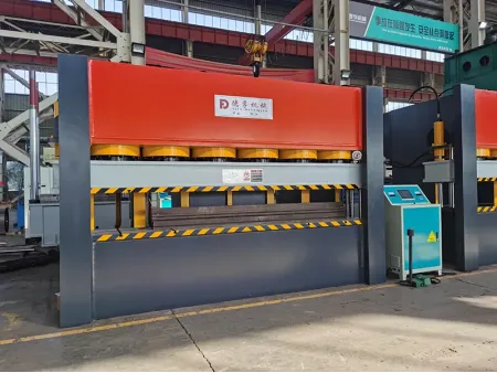 Máy Dập Nổi Cửa Kim Loại Thủy Lực