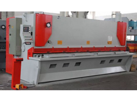 Máy Cắt Thủy Lực Guillotine
