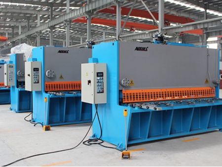 Máy Cắt Thủy Lực Guillotine