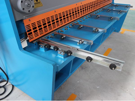 Máy Cắt Thủy Lực Guillotine