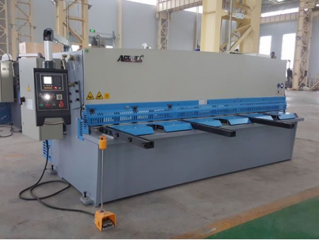 Máy Cắt Tôn Thủy Lực CNC