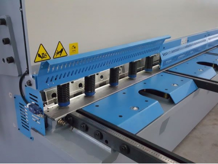Máy Cắt Tôn Thủy Lực CNC