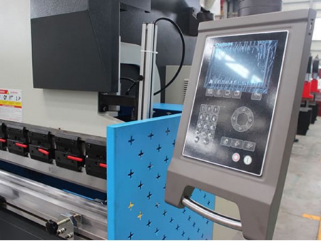 Máy Chấn CNC 3 Trục Accurl-Bend
