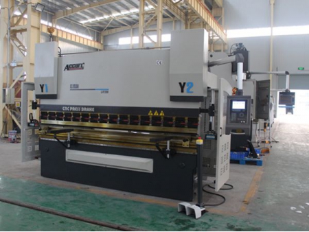 Máy Chấn CNC 4 Trục