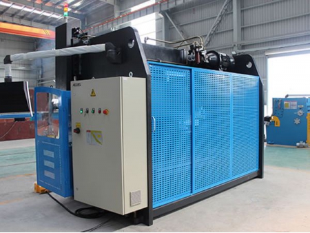 Máy Chấn CNC 6 Trục Accurl-Bend