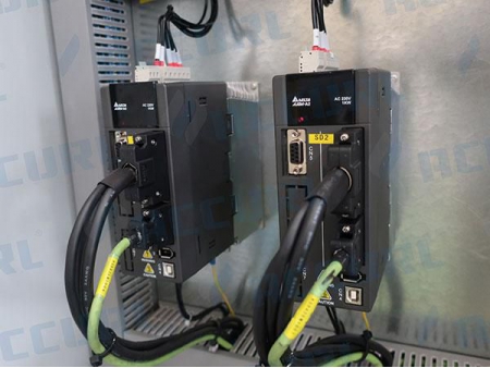Máy Chấn Kim Loại Tấm CNC 3 Trục
