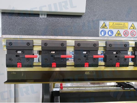 Máy Chấn Tôn Thuỷ Lực CNC 4 Trục